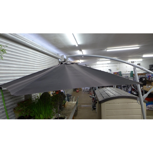 2262 - A 3m cantilever parasol