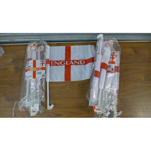 2308 - A large quantity of patterned kitchen/oven gloves and 30 x 46cm St. George Cross car flags