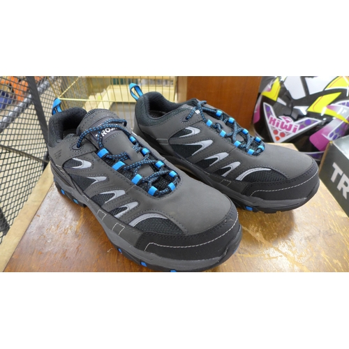 2314 - A pair of Trojan size 10 black/charcoal safety shoes