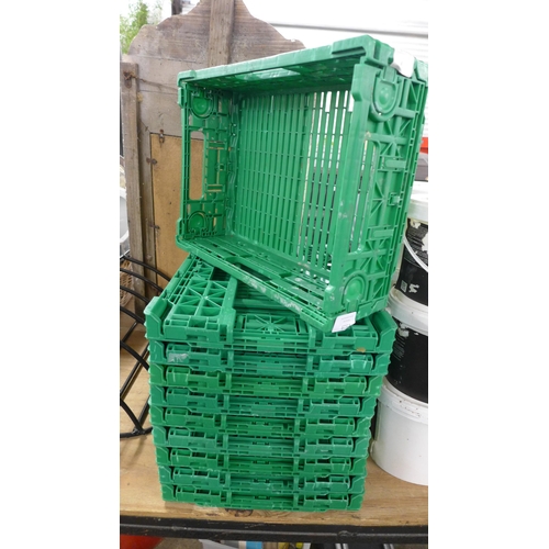 2319 - 10 Green folding stackable plastic trays - 40 x 30 x 12cm