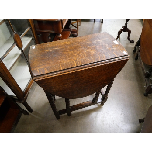 182 - A small early 20th Century oak barleytwist gateleg table