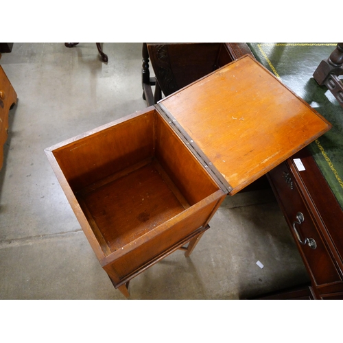 187 - An early 20th Century oak sewing box on stand