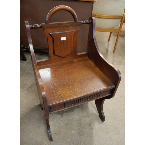 193 - A Victorian Aesthetic Movement oak hall chair