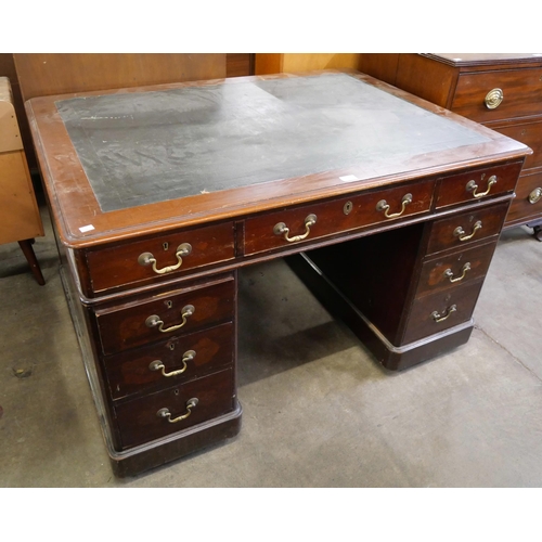 196 - A Victorian mahogany pedestal desk