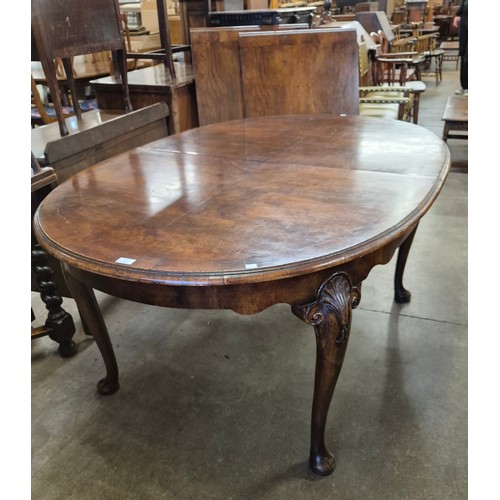 177 - A Queen Anne style walnut oval extending dining table