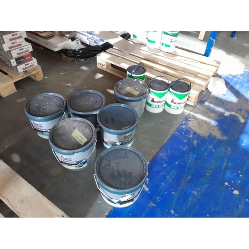 19 - Approximately 24 tins/tubs of paint, including Dulux Trade Diamond Matt white and Magnolia. Lot is o... 