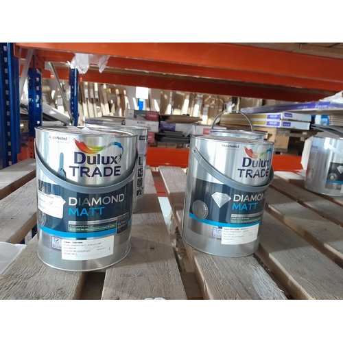 19 - Approximately 24 tins/tubs of paint, including Dulux Trade Diamond Matt white and Magnolia. Lot is o... 