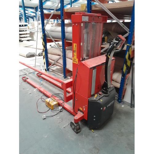 5 - A Logiflex Maxi Self 1001/2050 lifter/stacker fitted with carpet roll spindle.  Item is offered for ... 