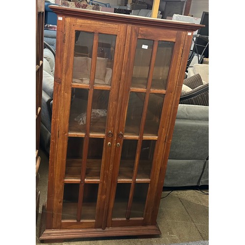 1560 - A large hardwood display cabinet/bookcase