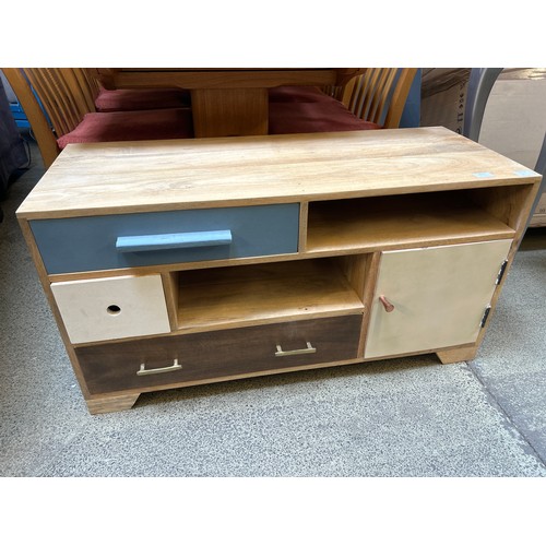 1572 - A hardwood three drawer, single door TV unit