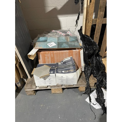 23 - A pallet of wall tiles. Lot is offered for sale in situ at Wellingborough, Northamptonshire. Lot to ... 