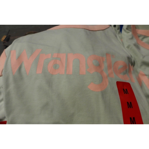 3007 - Quantity of women's green Wrangler T-shirts - mixed size * this lot is subject to VAT