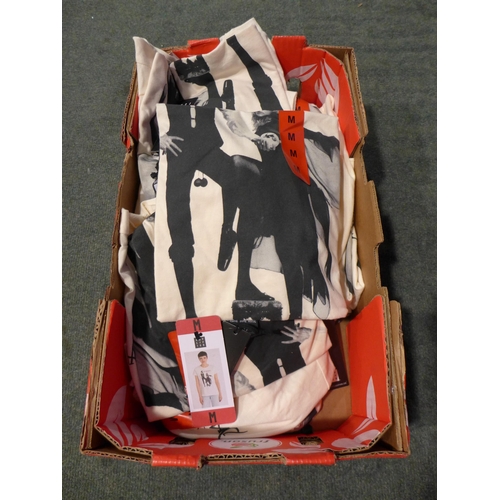 3012 - Quantity of women's Fleetwood Mac T-shirts - mixed size * this lot is subject to VAT