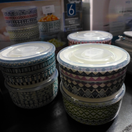 3041 - Microwavable Bowls With Lids   (326-60) This lot is subject to vat