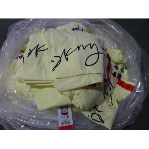 3047 - Quantity of women's lemon DKNY T-shirts - mixed size * this lot is subject to VAT