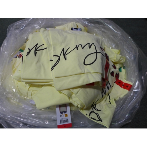 3048 - Quantity of women's lemon DKNY T-shirts - mixed size * this lot is subject to VAT