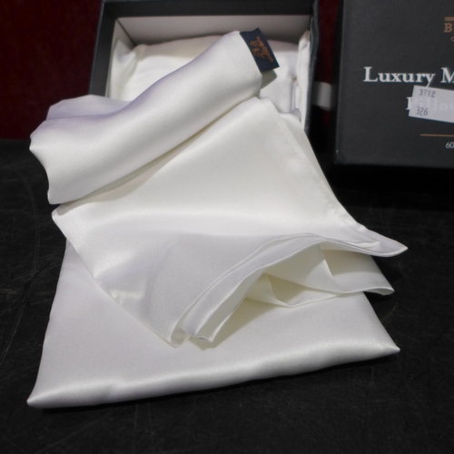 3159 - Pack Of 2 Bedeck Of Belfast Luxury Mulberry Silk Pillow Cases   (326-381) This lot is subject to vat