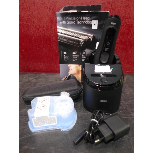 3165 - Braun Series 8 Shaver - This lot requires a UK adaptor (326-471) *This lot is subject to VAT