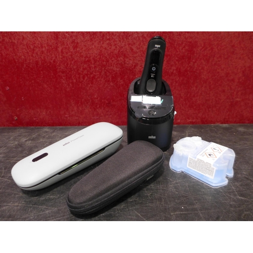 3167 - Braun Series 8 Shaver - This lot requires a UK adaptor (326-471) *This lot is subject to VAT