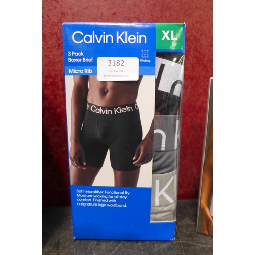 3182 - Men's underwear bundle including Calvin Klein and Hugo Boss boxers and Ralph Lauren T-shirts - sizes... 