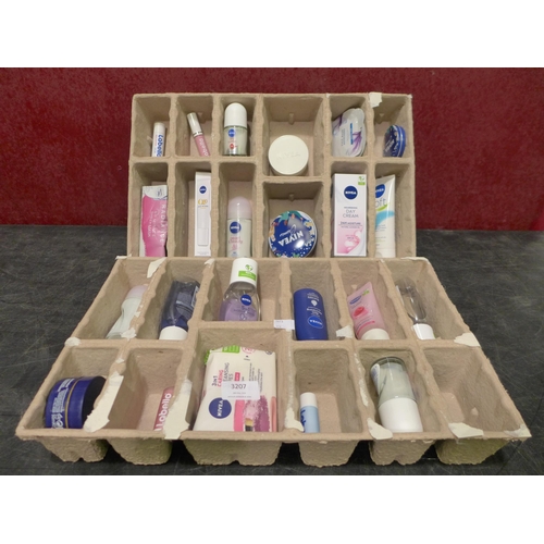 3203 - Nivea Women's Gift Set   (326-480) This lot is subject to vat