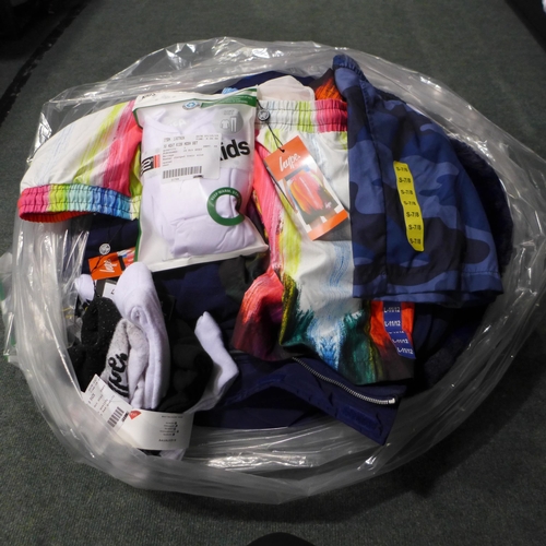 3212 - Assorted children's clothing - various sizes/styles etc. * this lot is subject to VAT