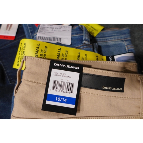 3225 - Quantity of women's DKNY Bottoms - mixed size * this lot is subject to VAT