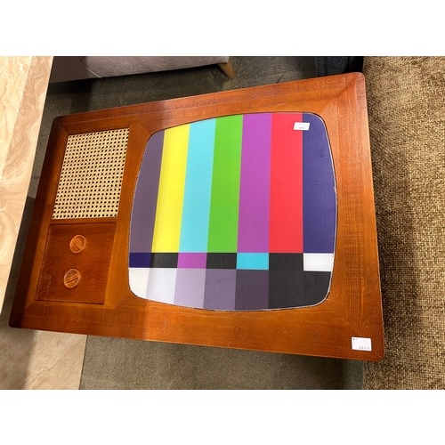 1583 - A Retro style TV coffee table