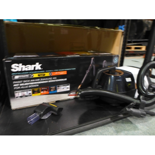 3407 - Shark Cylinder Vacuum Cleaner - This lot requires a UK adaptor  (326-198) This lot is subject to vat