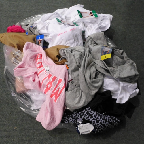 3441 - Assorted women's clothing - various sizes/styles, etc. * this lot is subject to VAT