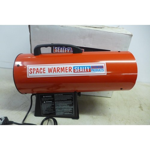 2075 - A Sealey LP40 42,000 BTU/HR propane space heater with additional gas regulator and fittings