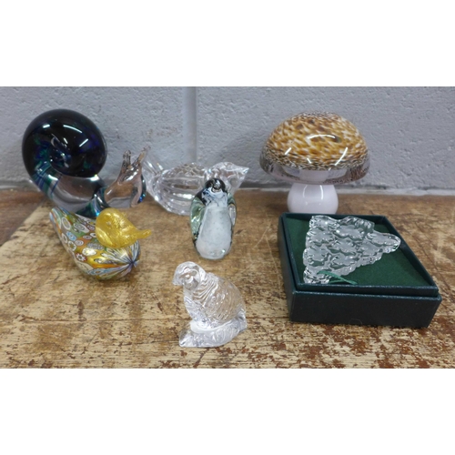 1009 - A Waterford crystal bird, Hoglund glass penguin, Murano duck, Galway christmas tree ornament, etc.