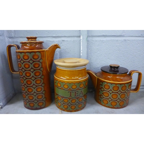 1024 - A collection of Hornsea Bronte teawares and storage jars **PLEASE NOTE THIS LOT IS NOT ELIGIBLE FOR ... 