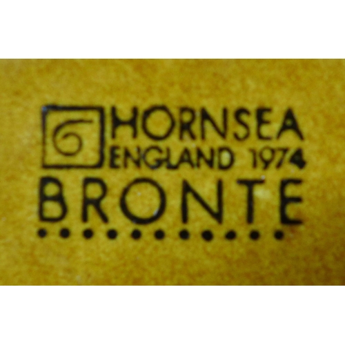 1024 - A collection of Hornsea Bronte teawares and storage jars **PLEASE NOTE THIS LOT IS NOT ELIGIBLE FOR ... 