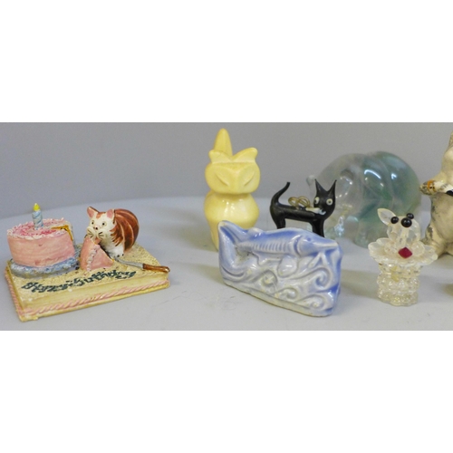 621 - Miniature figures including Art Deco cats, Wade, etc.