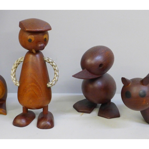 622 - A collection of 1950s Danish wooden figures, one a/f