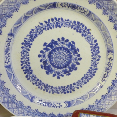 625 - A circa 1790 Chinese export blue and white plate, a small dragon saucer and a Chinese lacquered box