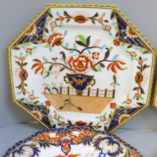 636 - Two pairs of 19th Century Copeland Imari cabinet plates, one pair octagonal shape, 20.5cm