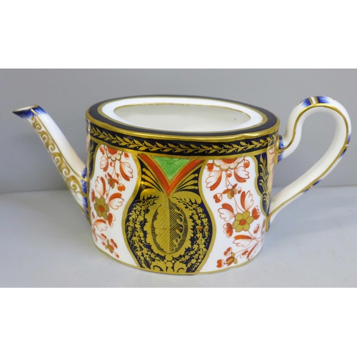 653 - A circa 1880s Derby 1384 Imari teapot and a later Royal Crown Derby sucrier (teapot lid may possibly... 