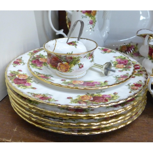 658 - A large collection of Royal Albert Old Country Roses tea and dinner wares, including six dinner, sev... 