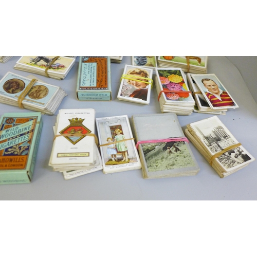 659 - A box of cigarette cards, unsorted