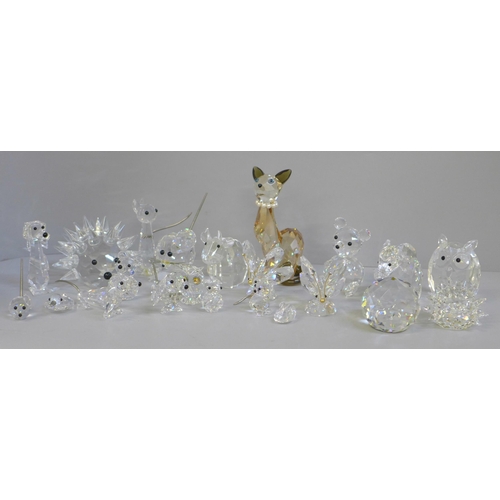 669 - A collection of crystal animals including signed Swarovski pieces (22)