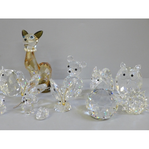 669 - A collection of crystal animals including signed Swarovski pieces (22)