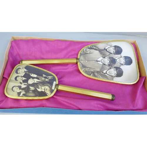 678 - A Beatles mirror and brush set, boxed