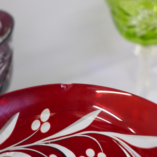 681 - Two sets of wine/hock glasses with coloured glass bowls (4 + 5)