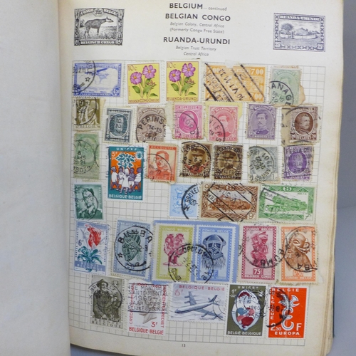 685 - Worldwide stamps collection in two albums