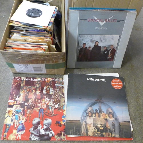 699 - A box of 1960s/70s/80s LP records and 7