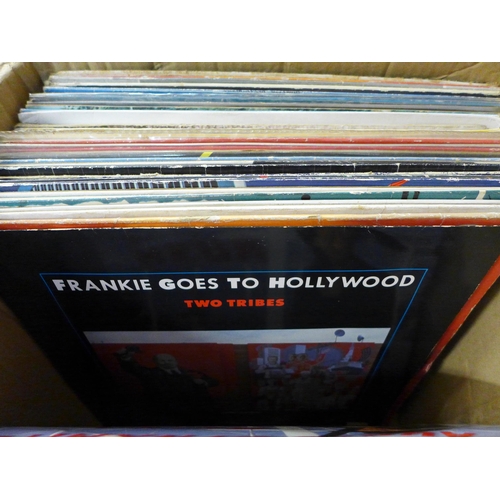 699 - A box of 1960s/70s/80s LP records and 7