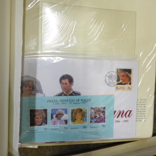 711 - A collection of Diana Princess of Wales and The Royal Family coin covers, first day covers, commemor... 