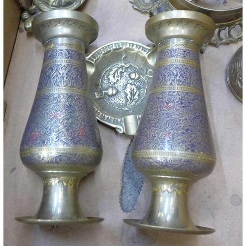 715 - Assorted brassware